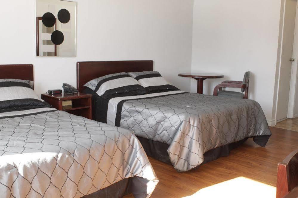 Motel Le Rond Point Métabetchouan Extérieur photo