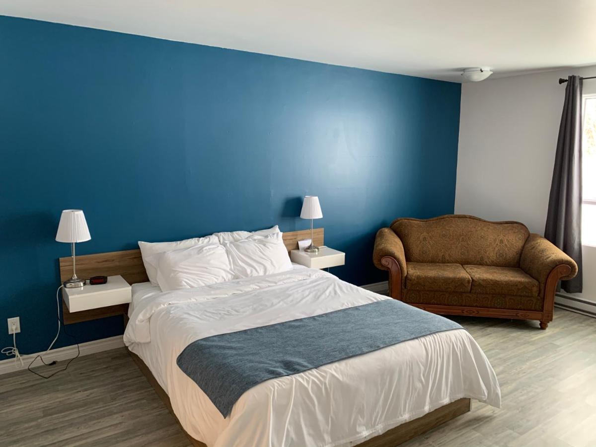 Motel Le Rond Point Métabetchouan Extérieur photo